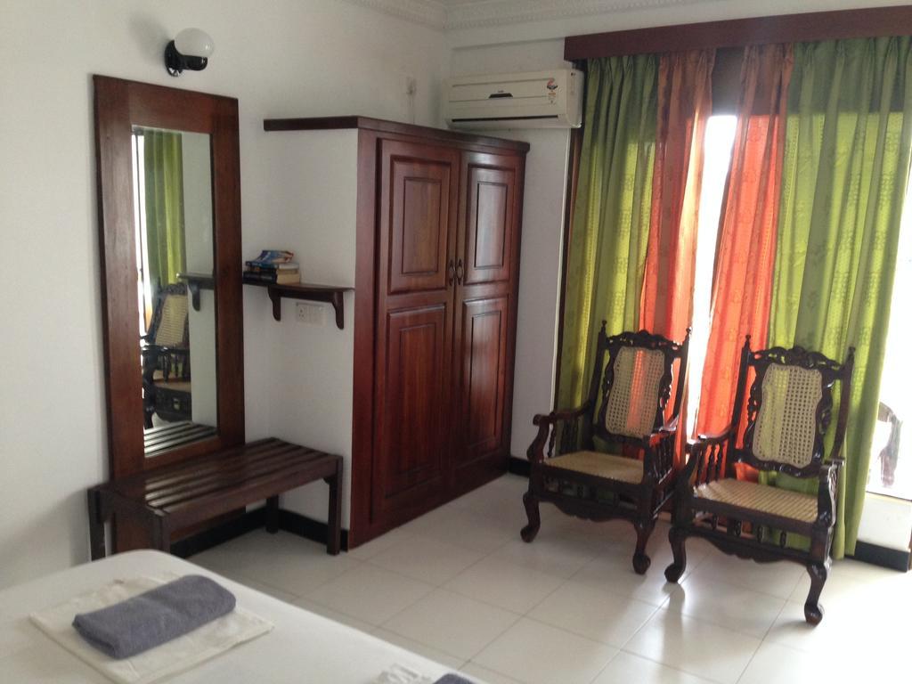 Topaz Beach Hotel Negombo Extérieur photo