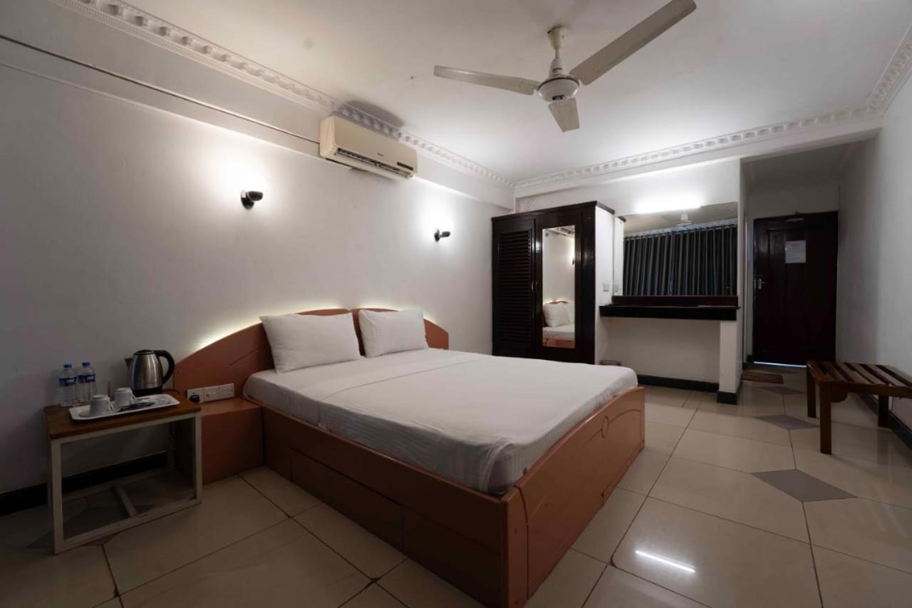 Topaz Beach Hotel Negombo Extérieur photo