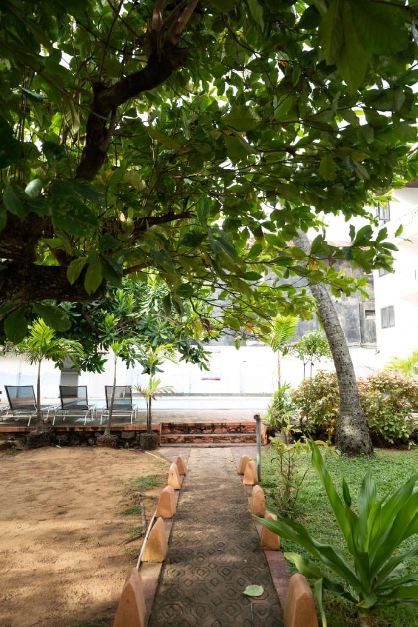 Topaz Beach Hotel Negombo Extérieur photo