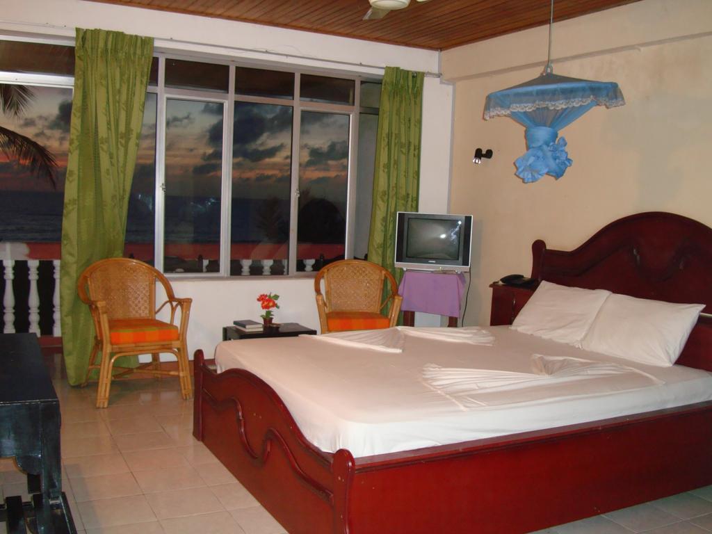 Topaz Beach Hotel Negombo Extérieur photo