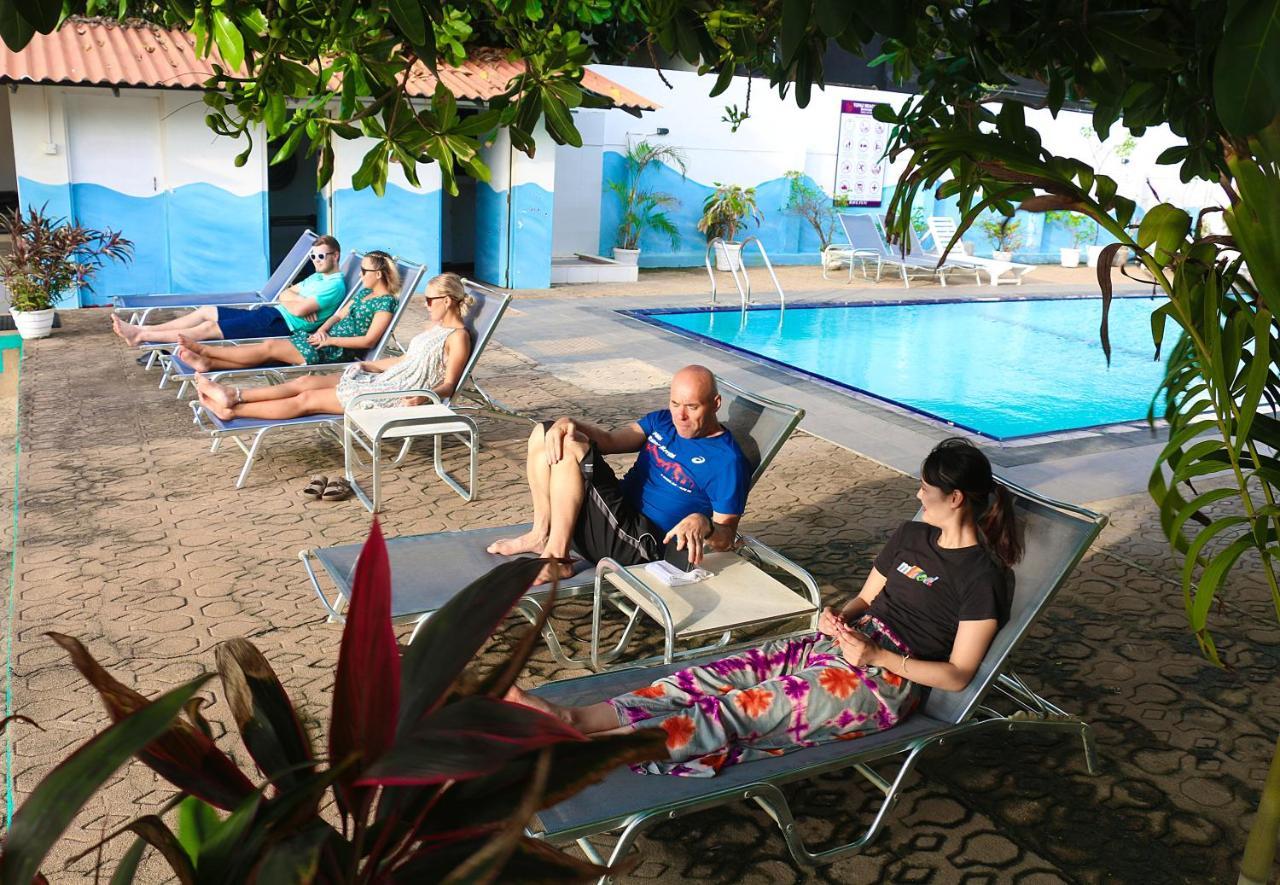 Topaz Beach Hotel Negombo Extérieur photo