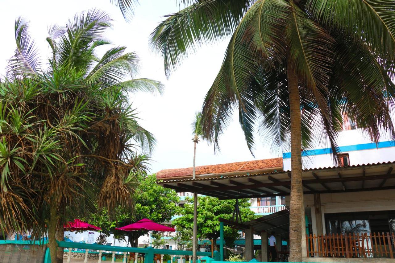 Topaz Beach Hotel Negombo Extérieur photo