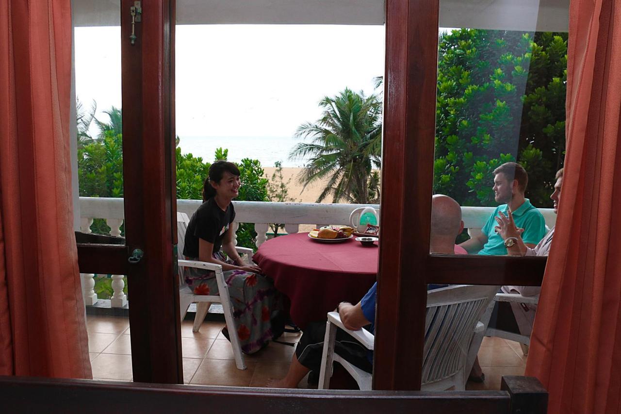 Topaz Beach Hotel Negombo Extérieur photo