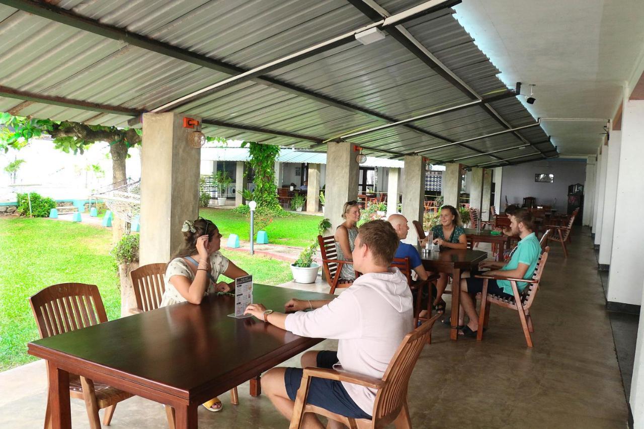 Topaz Beach Hotel Negombo Extérieur photo