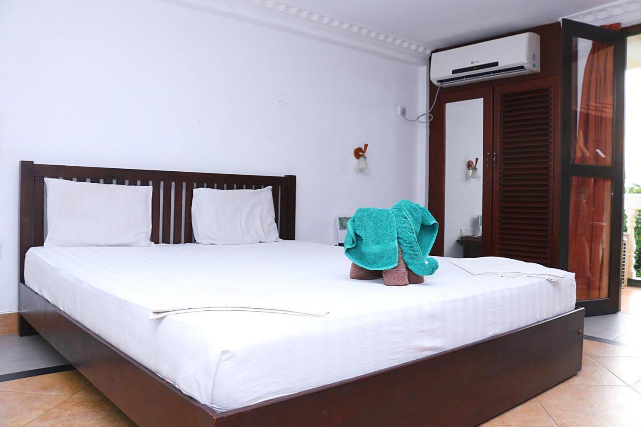 Topaz Beach Hotel Negombo Extérieur photo